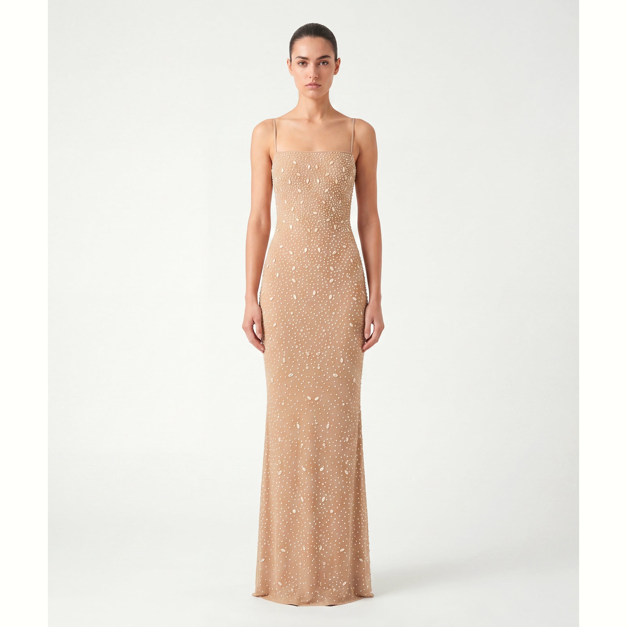 Abito lungo nude con cristalli e stringhe in mesh