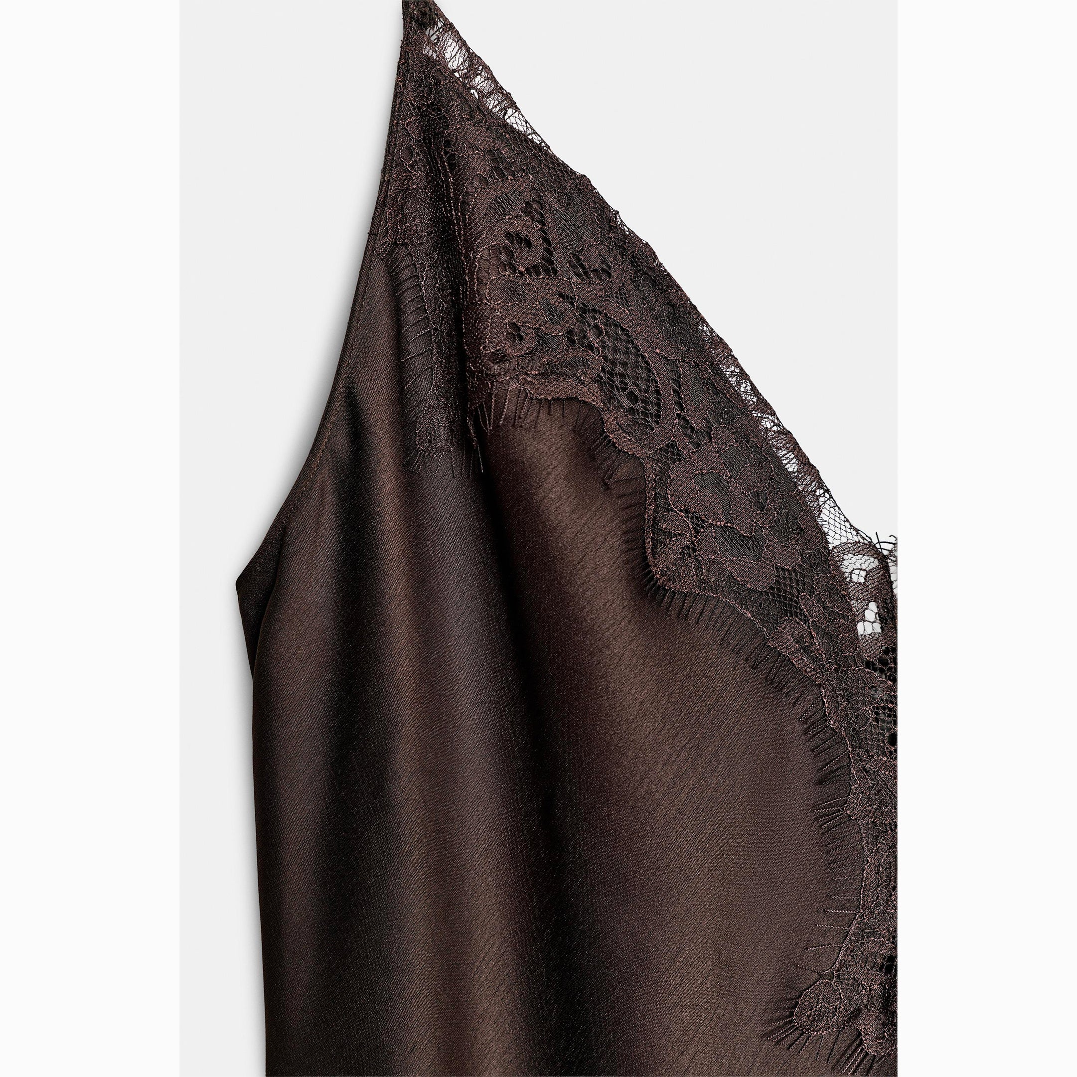 Abito midi lingerie marrone in raso e dettagli in pizzo