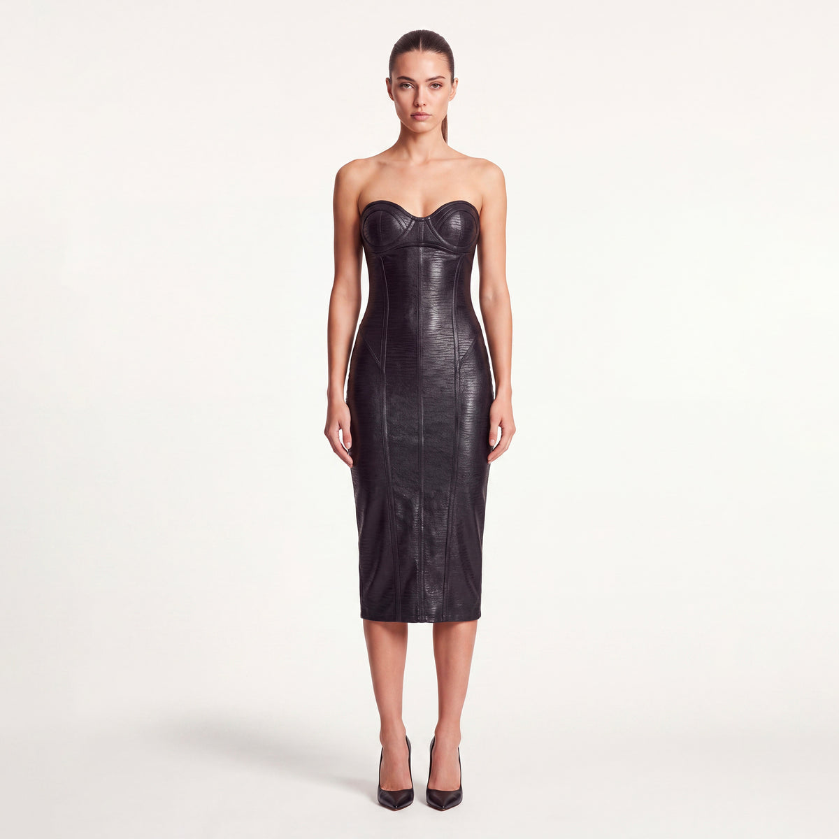 Abito midi nero fasciante con scollo a cuore