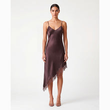 Mini abito lingerie marrone in raso e dettagli in pizzo
