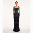 Abito lungo nero con cristalli e stringhe in mesh