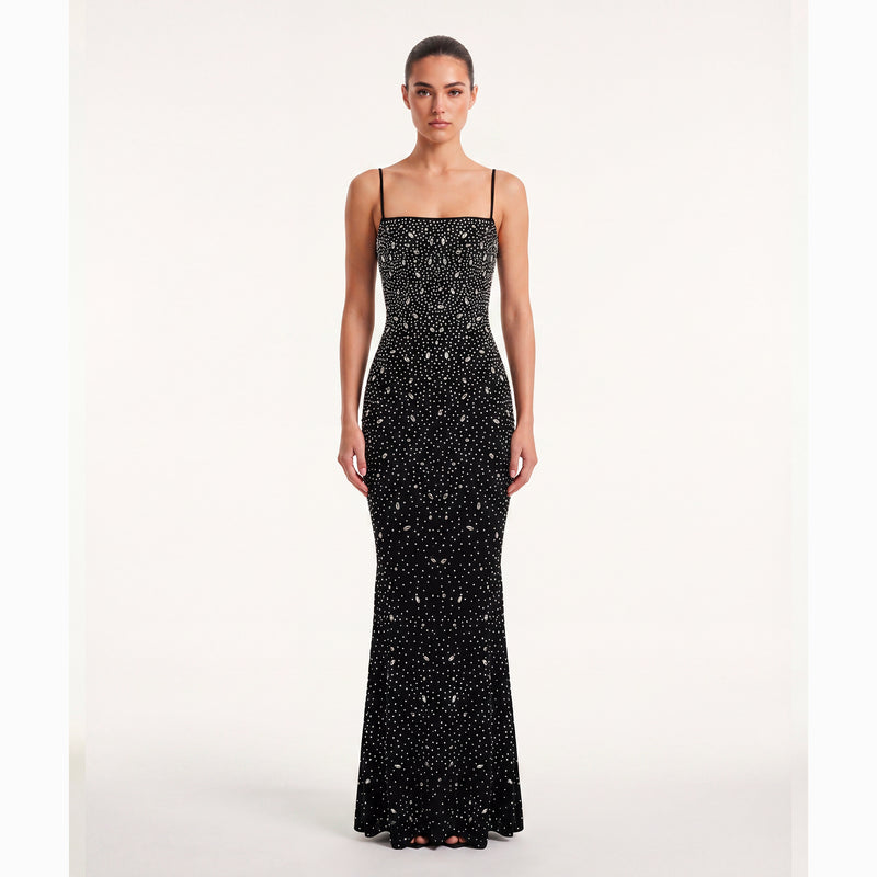 Abito lungo nero con cristalli e stringhe in mesh