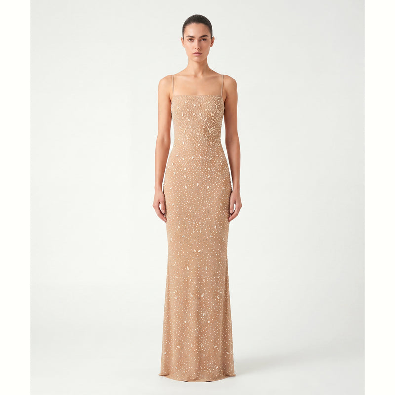 Abito lungo nude con cristalli e stringhe in mesh