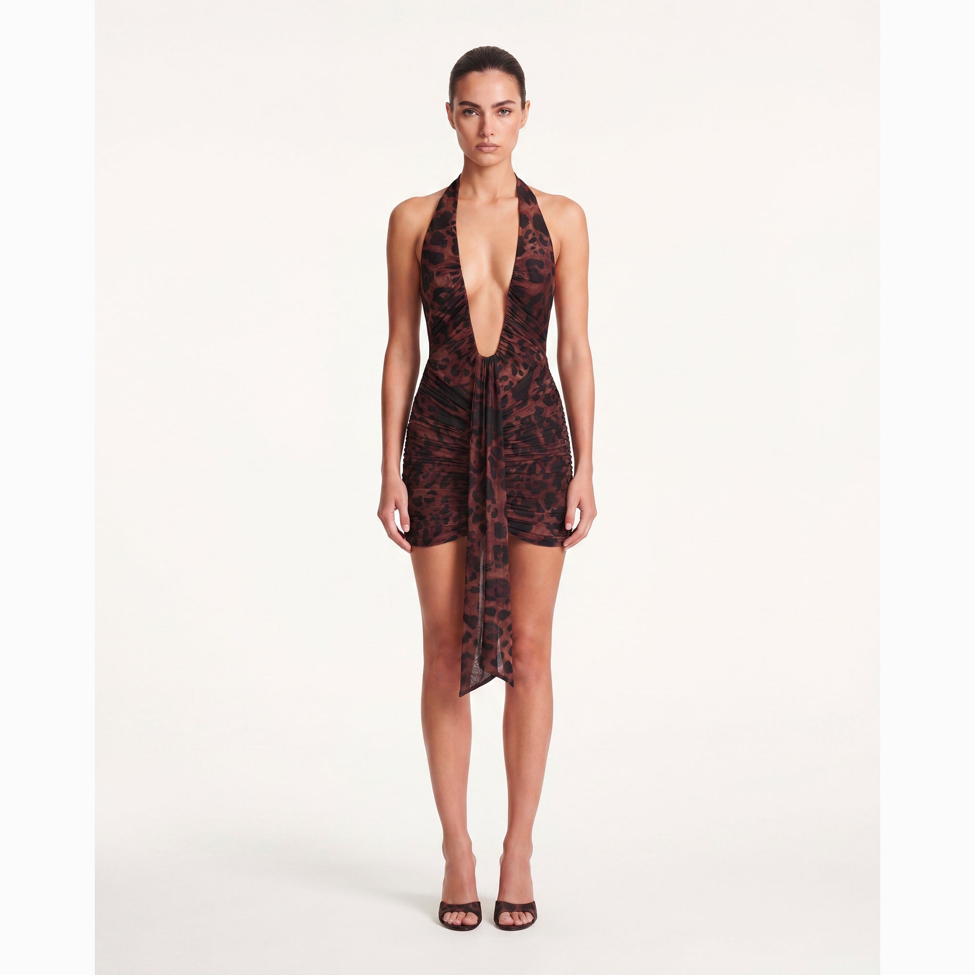 Mini abito leopardato con profondo scollo e drappeggi in mesh