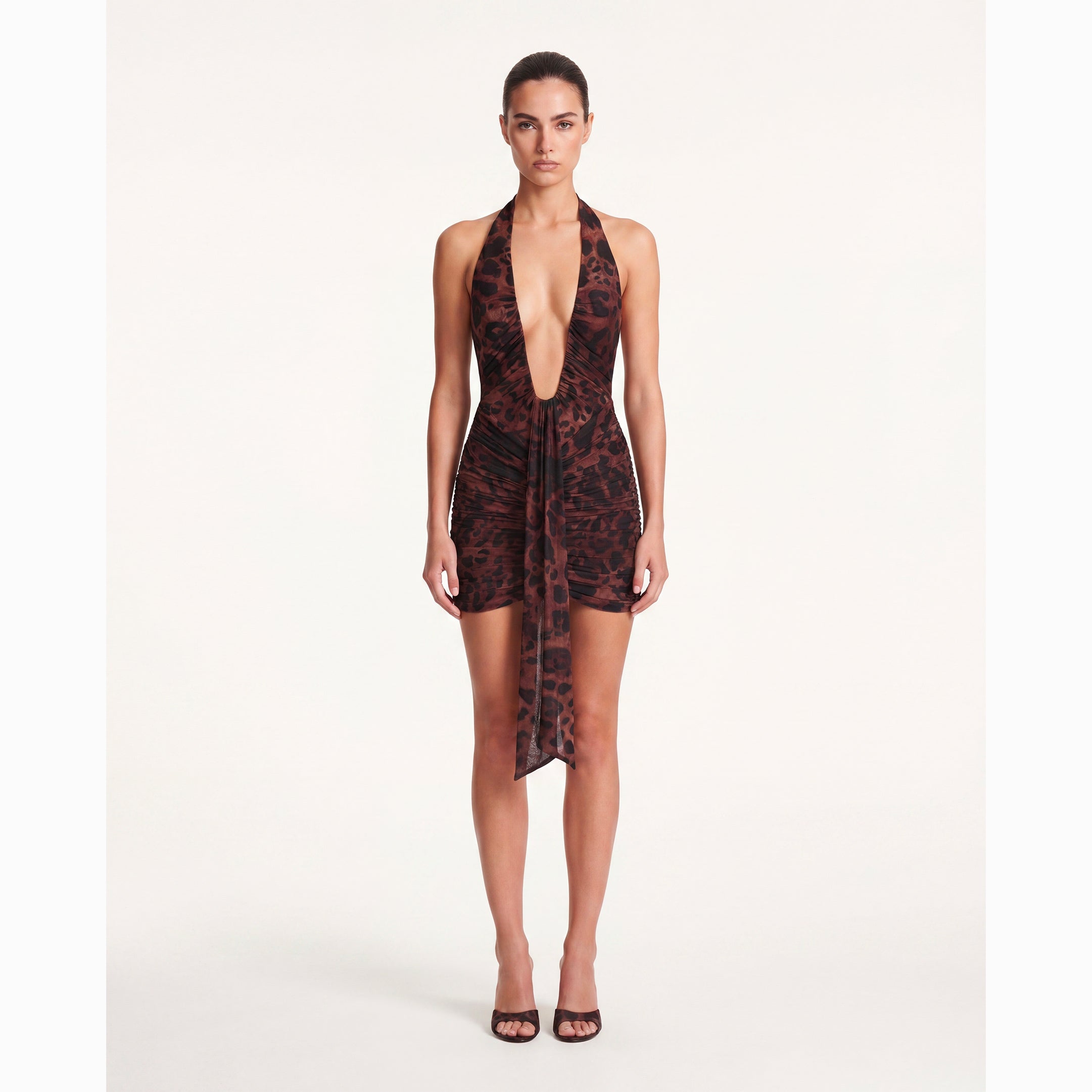 Mini abito leopardato con profondo scollo e drappeggi in mesh