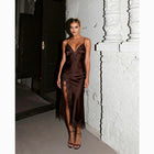 Abito midi lingerie marrone in raso e dettagli in pizzo