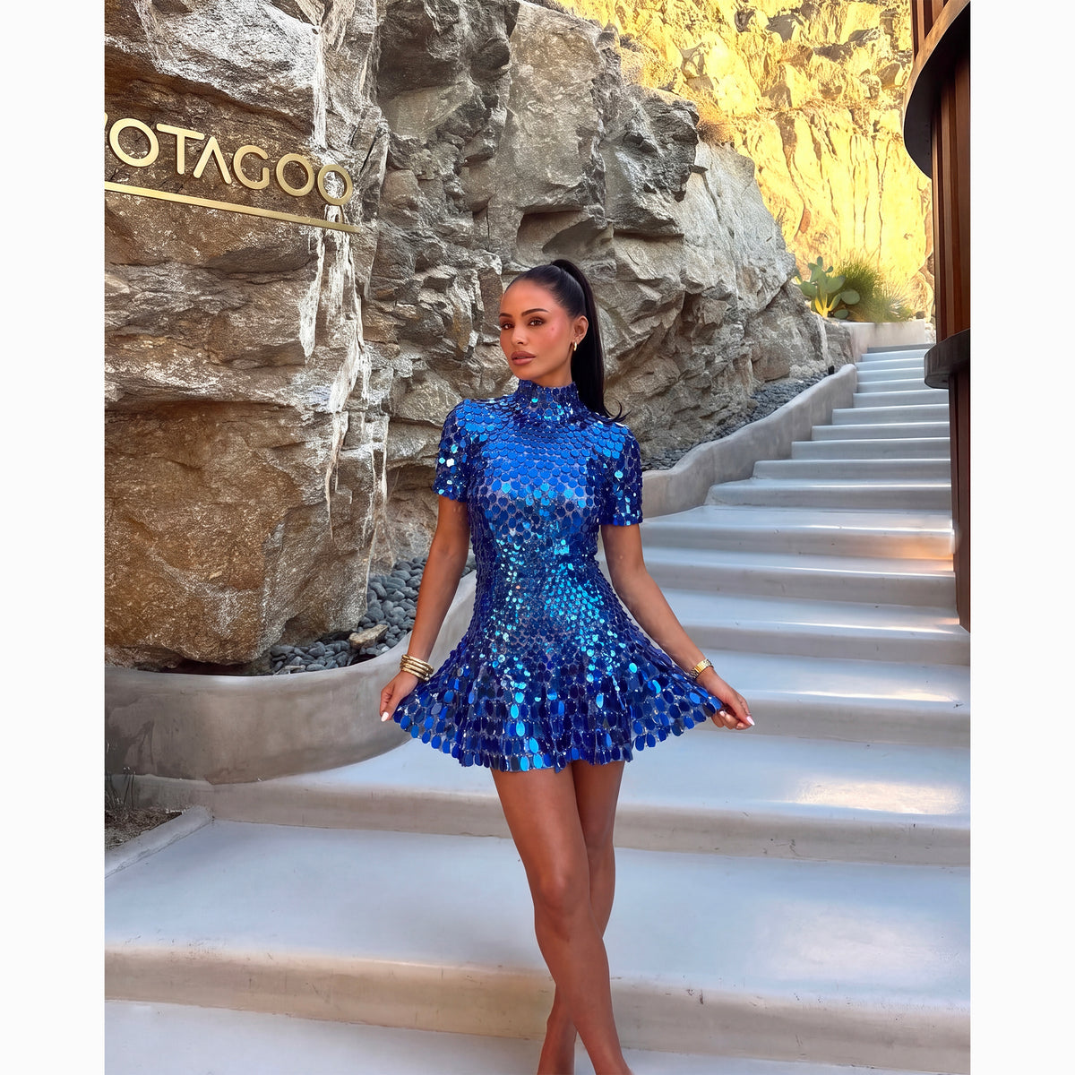 Mini abito blu in paillettes